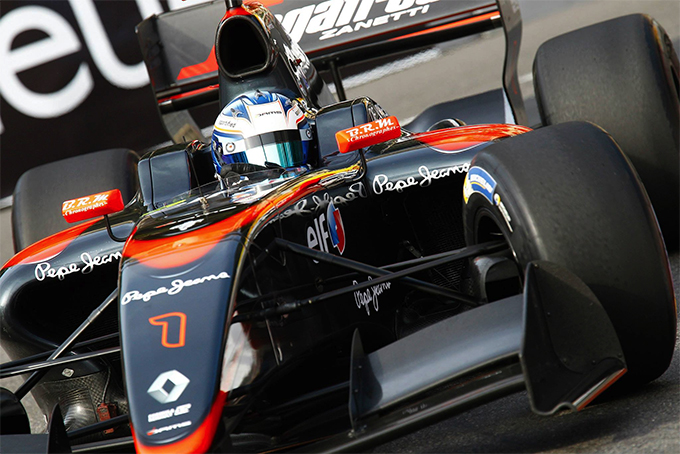 Nyck de Vries World Series by Renault